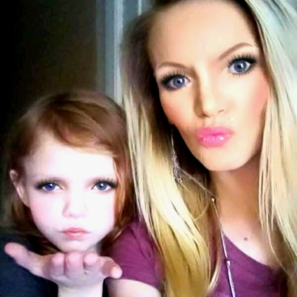 Meet your Posher, Ashley - Picture 1 of 16